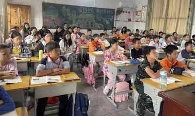 通城县五里镇大坪坳完小：深耕“学研比评” 激活教学新动能