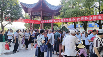 通城县隽水镇湘汉社区：便民服务入家门  健康义诊惠民生