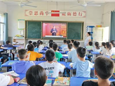铭记历史 砥砺前行丨通城县塘湖镇荻田完小师生共观9.3阅兵