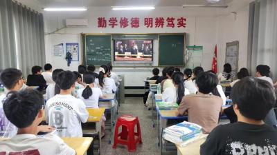 铭记抗战史诗 激扬青春担当丨通城县塘湖中学师生共观9.3阅兵盛典