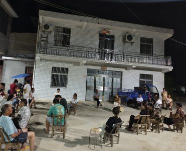 通城县大坪乡药姑村：屋场会上话反诈，让防骗知识入脑入心