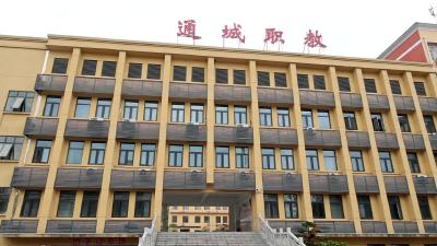 视频-通城好少年拾金不昧 民警进校园点名表扬 