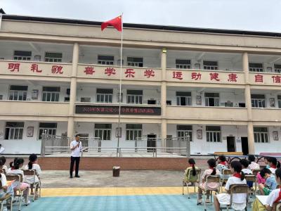 通城县麦市镇黄龙完小举行安全教育讲座暨消防演练活动