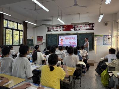通城县塘湖镇黄袍中学开展消防逃生演练活动