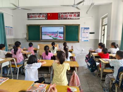 通城县关刀镇云溪学校：观阅兵盛典 铸爱国之魂 育时代新人