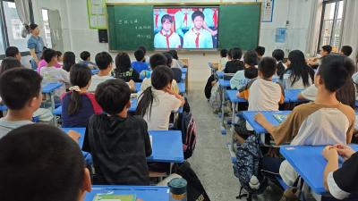 通城县双龙中学：铭记历史守初心 青春立志担使命