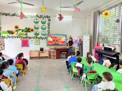 通城县大坪乡水口幼儿园举办“小小中国娃  浓浓爱国情”主题活动