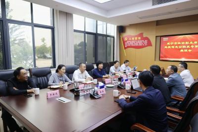 市政协副主席刘中英来通城走访联系专家人才