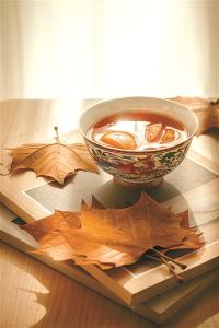 一到秋天就郁闷？可能是身体“缺水”了