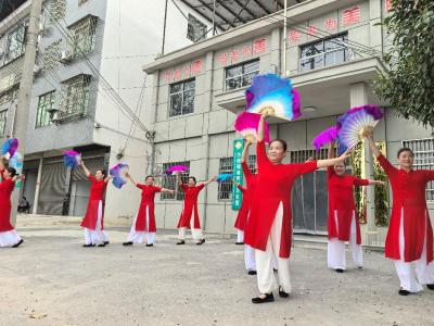 通城县沙堆镇港背村：文明实践站里双节同庆 文化活动暖人心