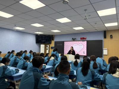 通城县习艳红班主任工作室赴麦市中学开展送教活动