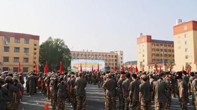 通城县教育中心2025级高一新生军训开营