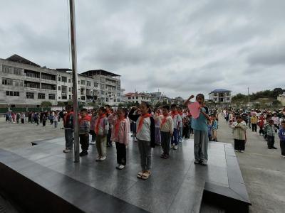 通城县沙堆中心完小：星星火炬映初心 强国少年启新程
