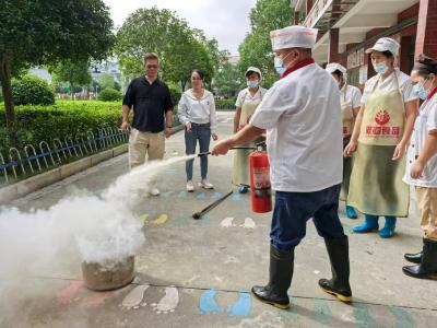 通城县关刀镇中心小学——以练筑防，安全“食”刻