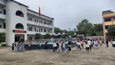 通城县塘湖镇荻田完小：筑牢安全防线  守护生命之花