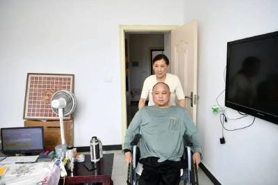 【平凡人物与城市温情主题】《通城故事》余飞桃：真情守护瘫痪丈夫33年