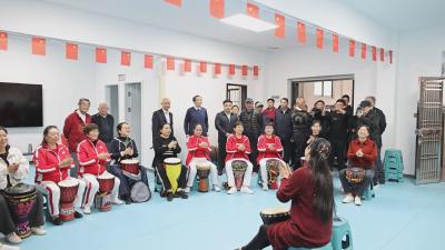 通城县组织退休老干部开展重阳节参观活动