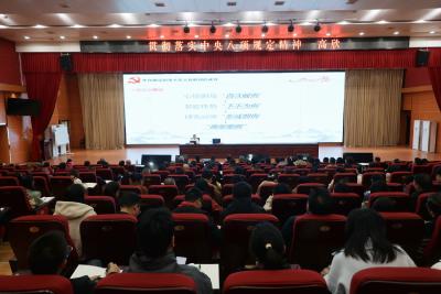 通城县2025年新引进人才初任培训班开班