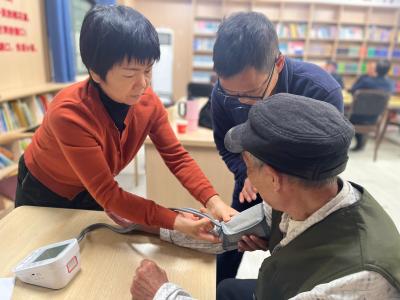 通城县马港镇潭下小学：红领巾伴夕阳，健康关怀暖重阳