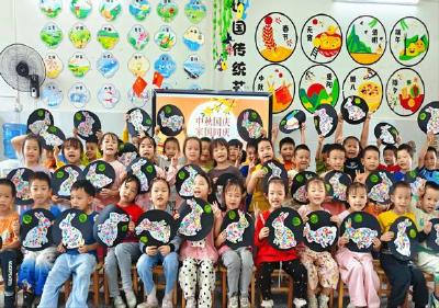 通城县五里镇中心幼儿园：童心迎双节 家国共团圆