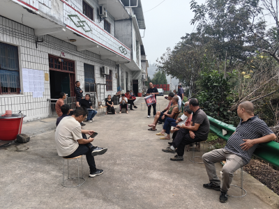 通城县四庄乡纸棚村：屋场会上连民心 禁毒宣传创平安