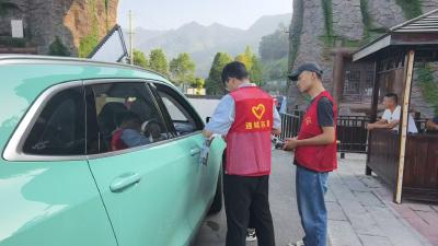 通城县沙堆镇：青年干部齐上阵 助力古瑶景区志愿服务暖人心