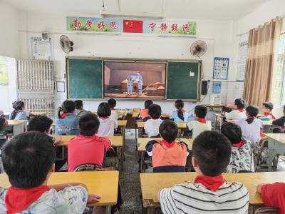 通城县马港镇潭下小学举行烈士纪念日活动