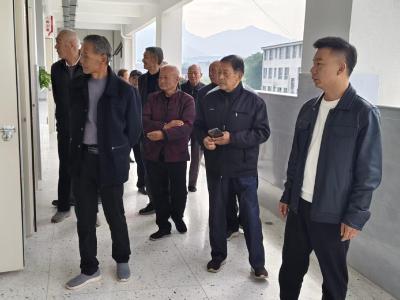 通城县塘湖镇中心完小：金秋聚首话初心，薪火相传启新程