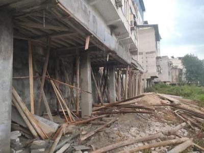 通城县麦市镇：多部门联合执法 拆除河道违建