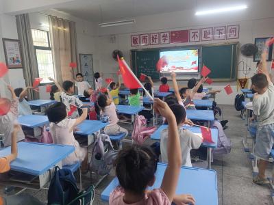通城县大坪乡长垅完小开展迎国庆系列活动