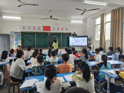 通城县沙堆中心完小：赛课练本领 讲课促成长