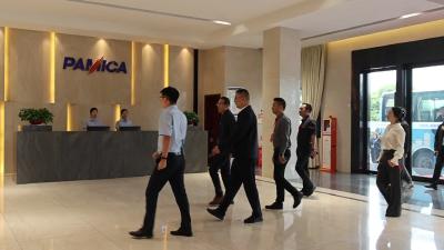 视频-2025鄂湘赣毗邻地区（湖北·咸宁）产销大会参会嘉宾考察通城重点企业 