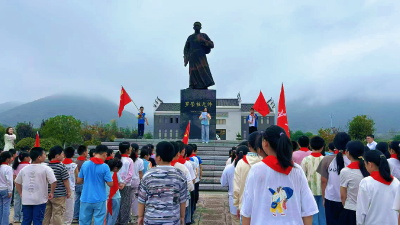 通城县塘湖镇夏家完小开展爱国主义教育活动