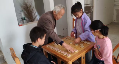 通城县石南镇花亭村：老先生以棋育人，点亮乡村少年象棋梦
