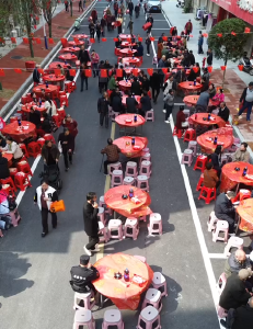 通城县隽水镇旭红社区：党旗辉映暖重阳 家园焕新话治理