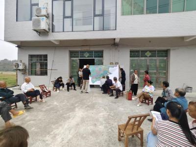 通城县北港镇长青社区：屋场会上听民声 政策宣传零距离