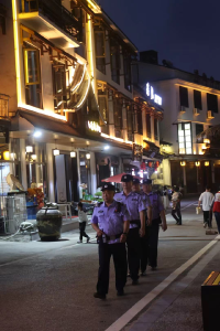 通城县大坪派出所：警徽闪耀古瑶村 双节护航平安行