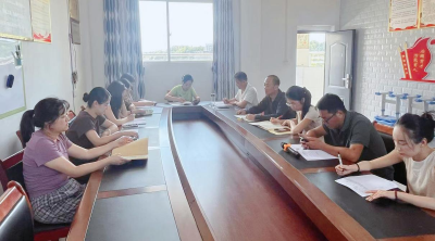 通城县沙堆中心完小开展分学科组专题校本教研活动