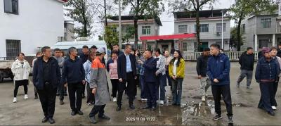 新疆温泉县考察团赴通城四庄乡寺背村调研村级集体经济发展