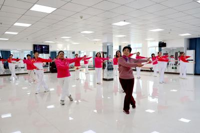 通城：银发学子展风采 老年大学暖初冬