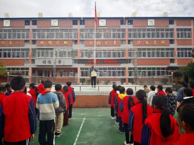 通城县麦市镇陈塅完小：科学防艾，做阳光守护者