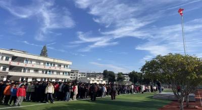 通城县石南镇中心完小开展紧急疏散演练活动