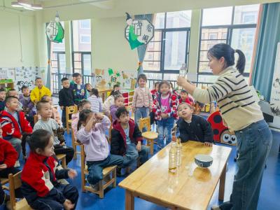 通城县黄源幼儿园：“家”点精彩 “育”见未来