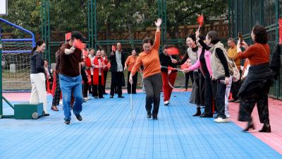 通城：银发老人玩儿时游戏  回忆青春畅叙美好