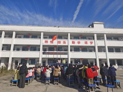 通城县塘湖镇润田小学：表彰先进树榜样 砥砺奋进再前行