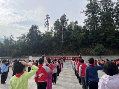 通城县马港镇潭下小学：红色基因润童心，时代新人践初心
