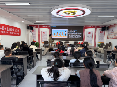 通城塘湖完小迎来“流动青少年宫”：孩子们在AI世界“玩”出科技梦