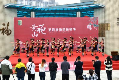 湖北黄袍山公司油茶开榨：一滴“黄金油” 飘香振兴路