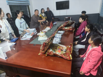 通城县五里镇：“爱心妈妈”暖童心 结对关爱助成长