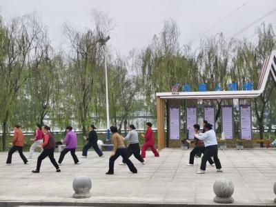 通城县北港镇横冲村：晨练成风尚，太极舞剑焕发乡村新活力